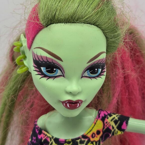 OG Monster High Venus McFlytrap 2009 Doll With Denim Jacket - Picture 2 of 8